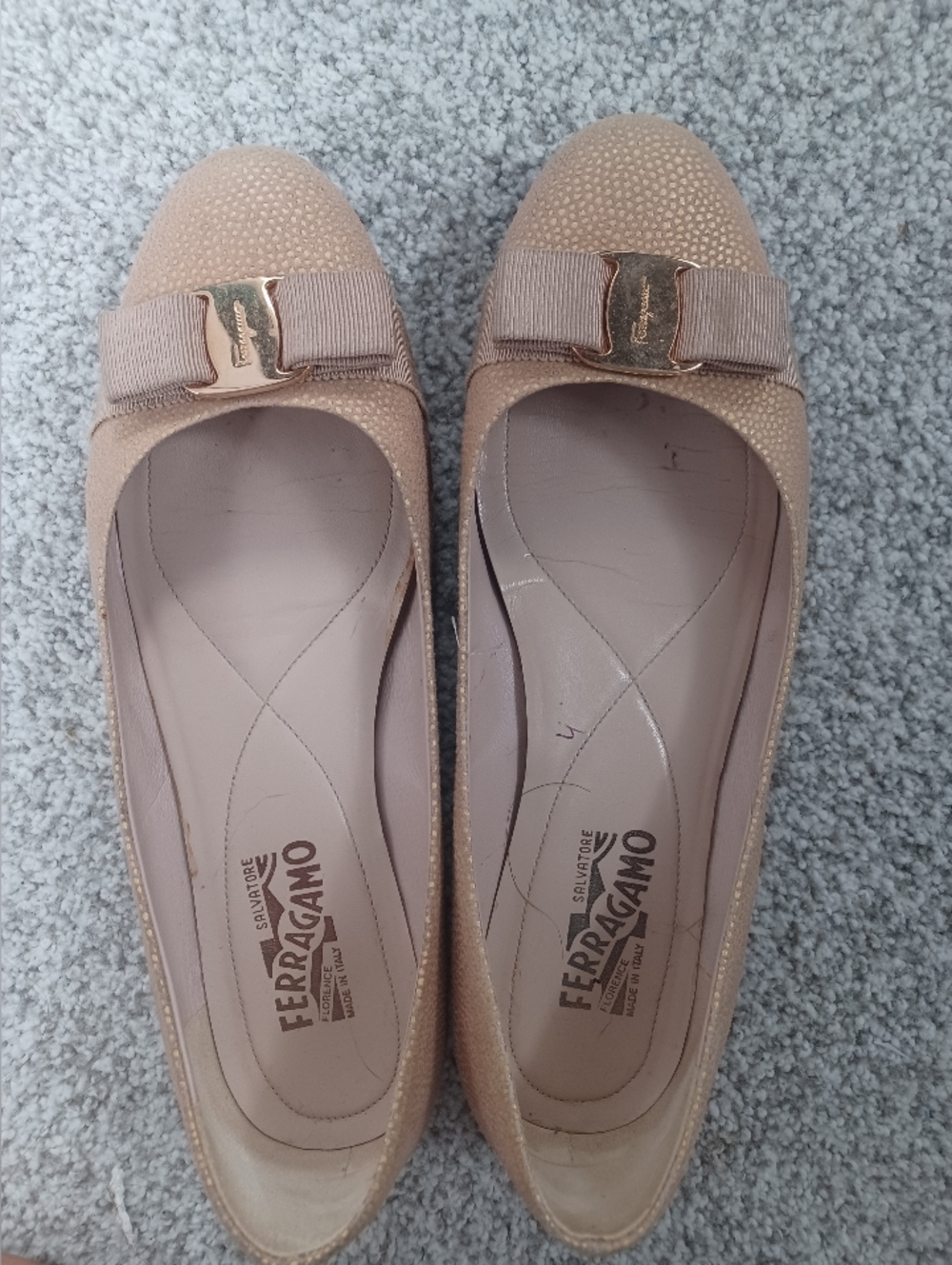 Salvatote Ferragamo Gold Varina Bow Flats 10.5 B Ballerina